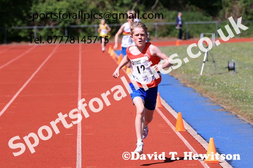 Boys under-13s 1500 metres, 2025 North Eastern Track and Field Champs., Shildon, County Durham. Photo: David T. Hewitson/Sports for All Pics